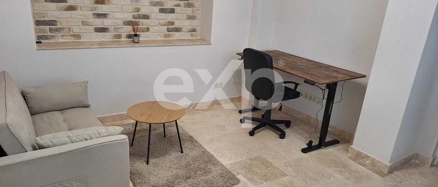 Apartament cu 2 camere semidecomandat, mobilat în Central