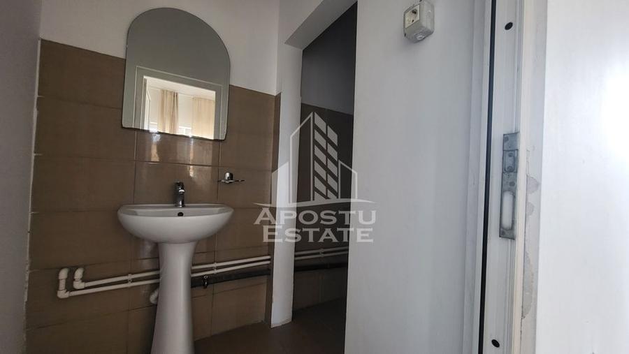 Casă cu 5 camere cu Teren 1000 Mp în Badea Cârțan