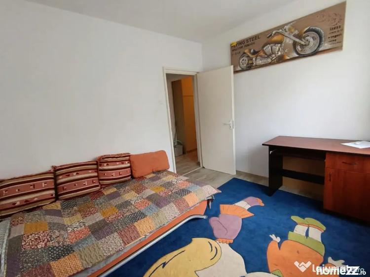 Apartament cu 4 camere semidecomandat în Săsar