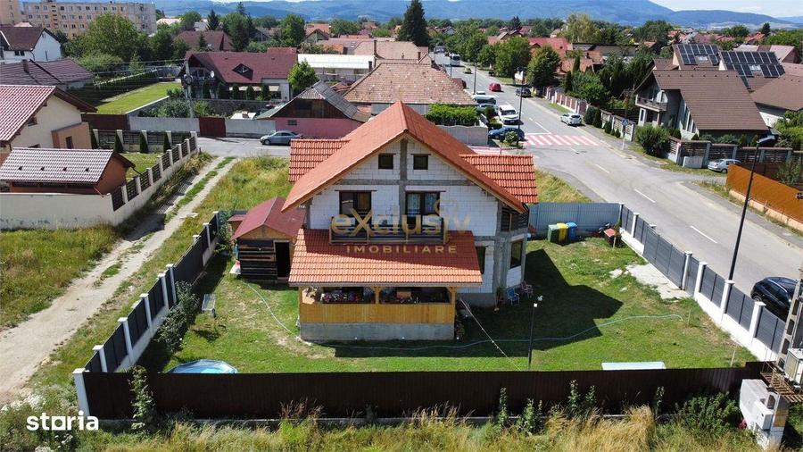 Casă cu 4 camere decomandat cu Teren 488 Mp în Cristian
