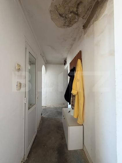 Apartament cu 3 camere, 38 mp, zona Micro III - 7