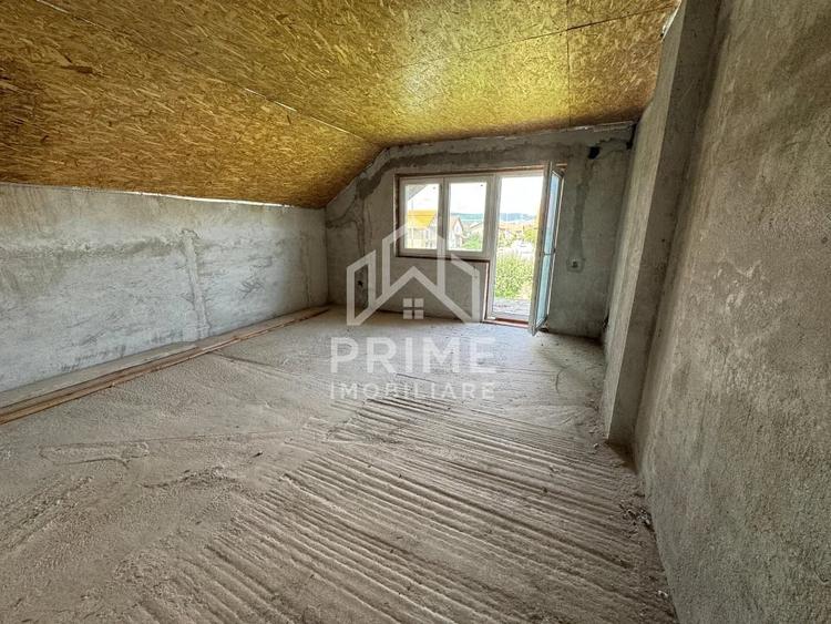 Casă cu 9 camere cu Teren 1000 Mp în Central