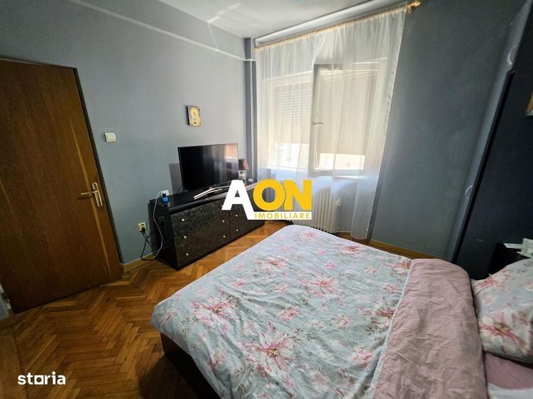 Apartament cu 4 camere decomandat în Cetate