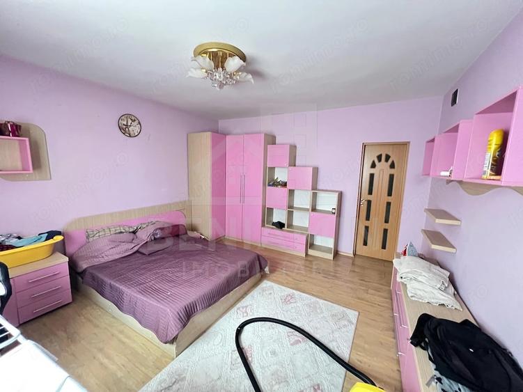 Casă cu 16 camere cu Teren 1100 Mp în Central