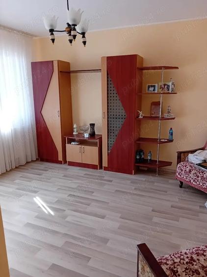 Apartament cu 3 camere decomandat în Micro 20