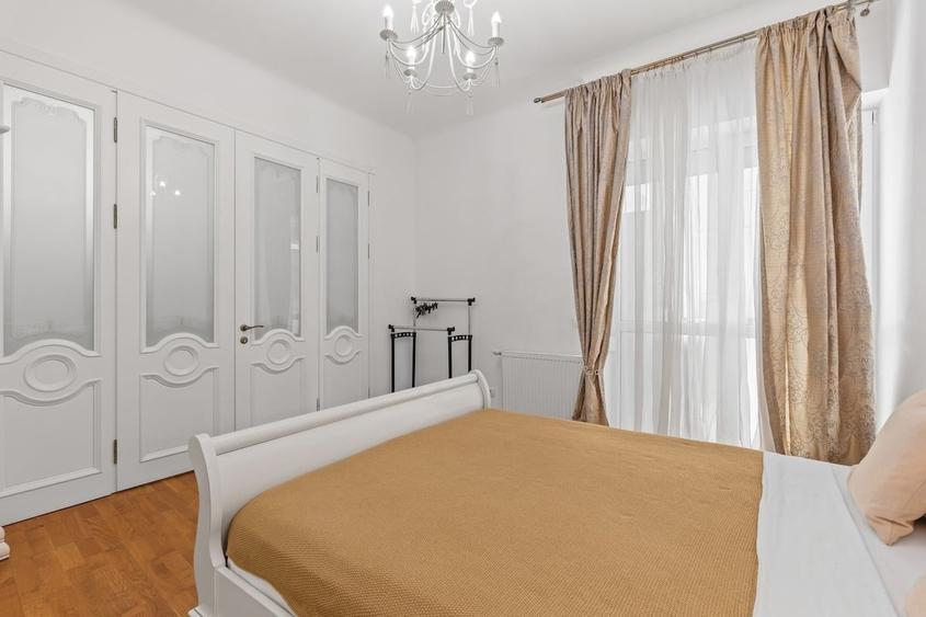 Apartament cu 3 camere semidecomandat în Universitate