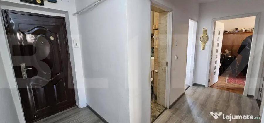 Apartament cu 4 camere semidecomandat în Simeria