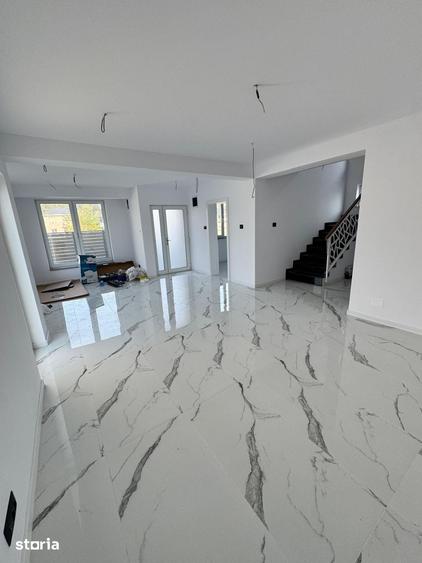 Casă cu 4 camere cu Teren 250 Mp în Central
