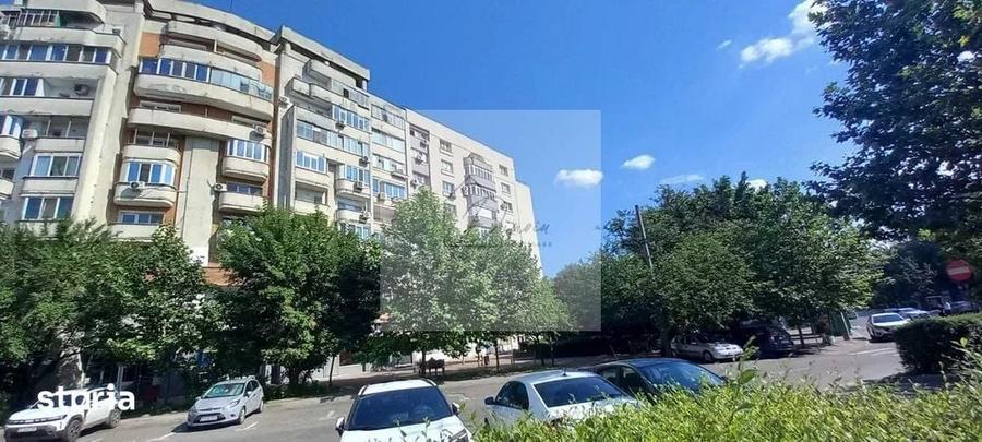 Garsonieră decomandată în Titan