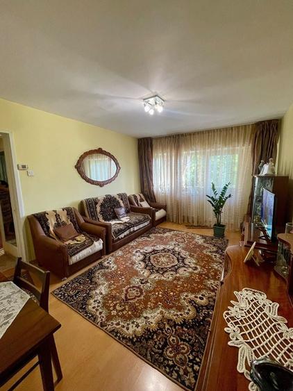 Apartament cu 3 camere decomandat, mobilat în Dacia
