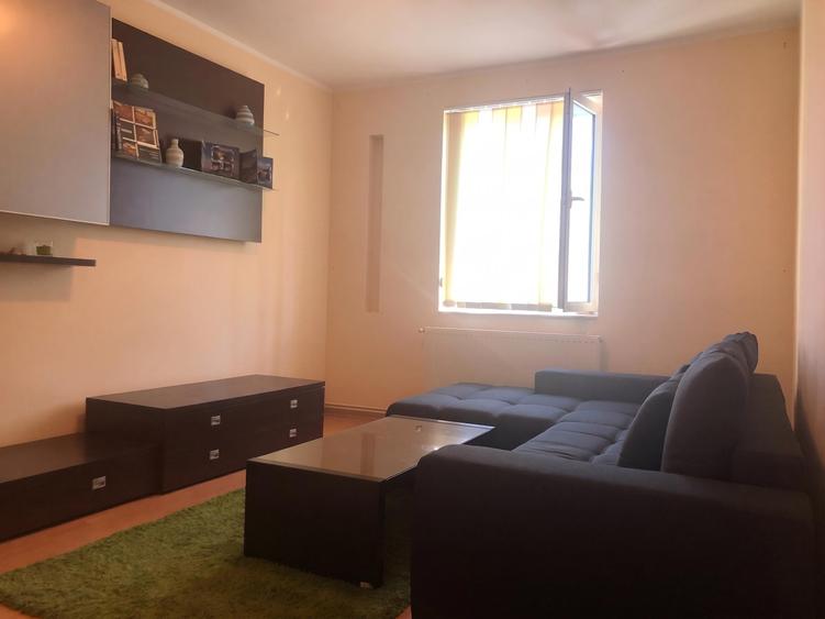 Apartament cu 2 camere decomandat în Universitate