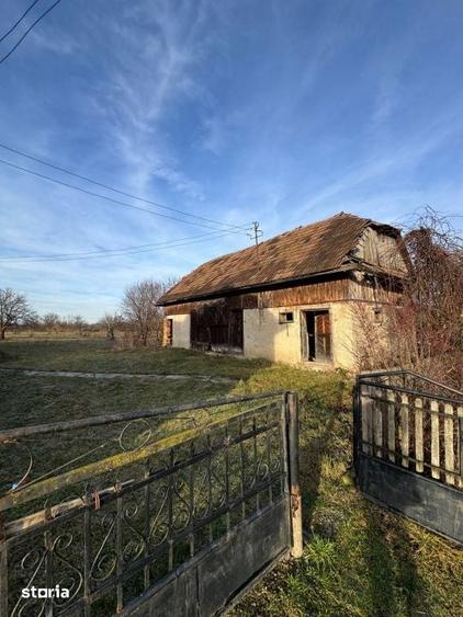 Casă cu 3 camere cu Teren 2500 Mp în Groși