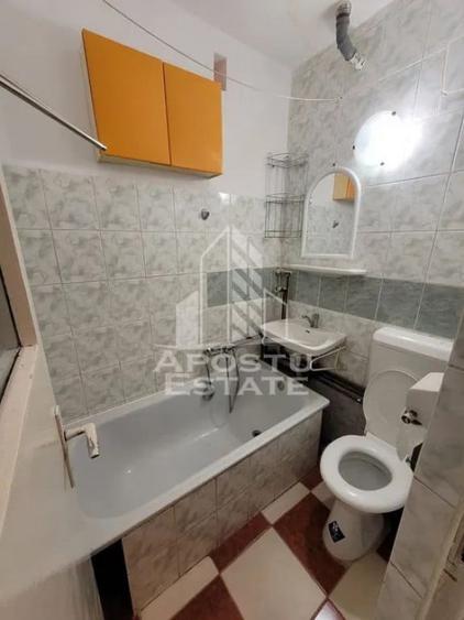 Garsonieră decomandată în UMT