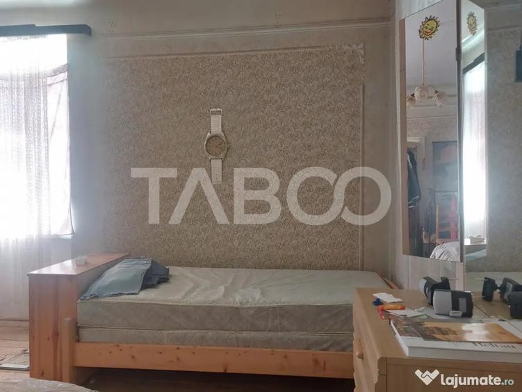 Casă cu 4 camere cu Teren 759 Mp în Central