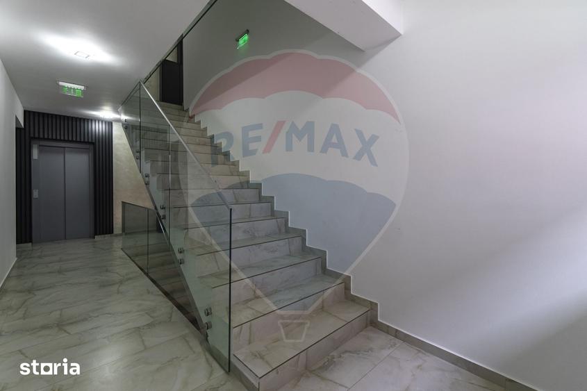 Apartament cu 3 camere decomandat în Tractorul