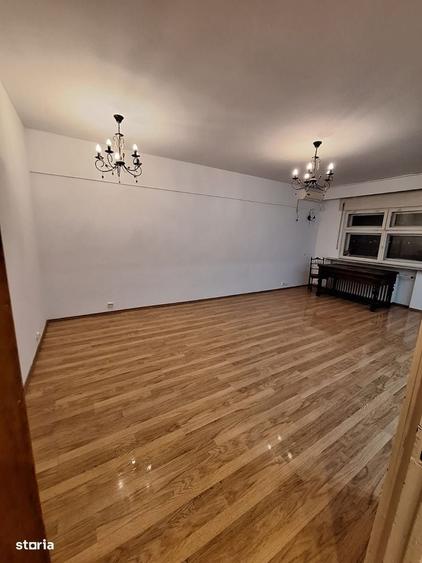 Apartament cu 3 camere în Brezoianu