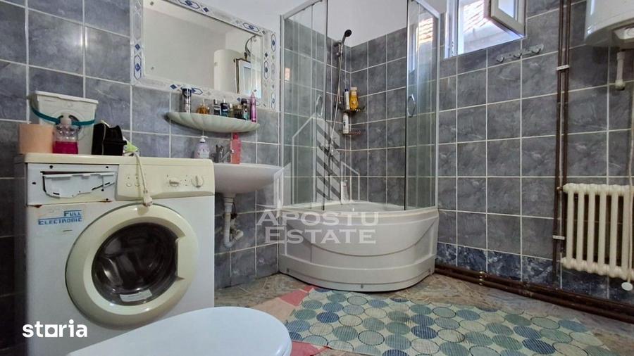 Casă cu 5 camere cu Teren 1439 Mp în Ineu