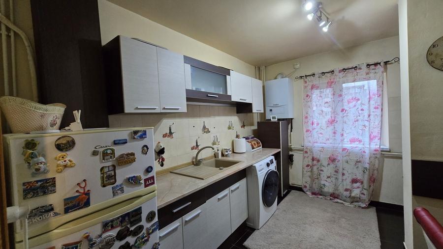 Apartament cu 3 camere decomandat în Bârzești