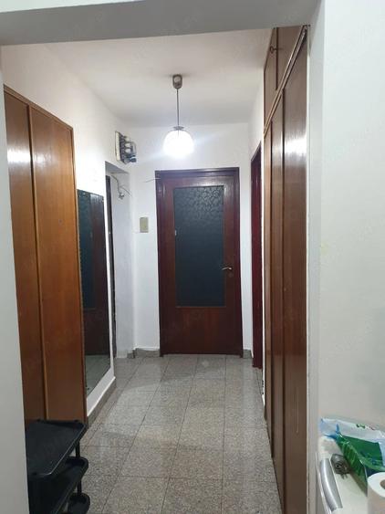 Apartament cu 3 camere decomandat în Giurgiului