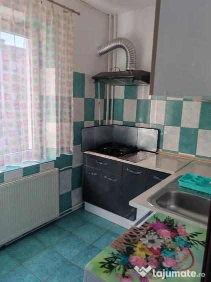 Garsonieră decomandată în Gorjului