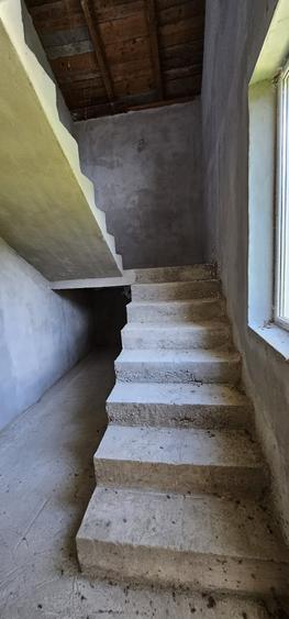 Casă individuală cu 4 camere cu Garaj în Asău