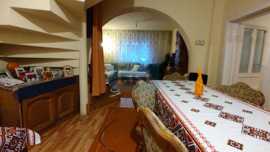 Casă cu 7 camere cu Canalizare în Sânmartin