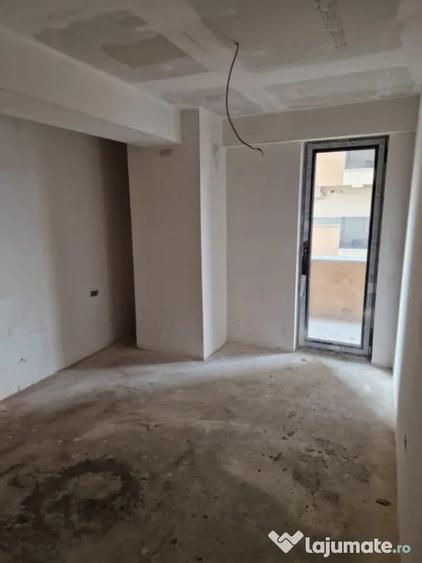 Apartament cu 3 camere decomandat în George Enescu