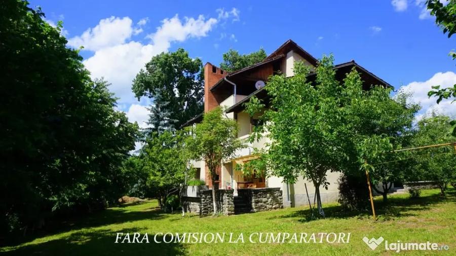 Casă cu 7 camere cu Teren 2328 Mp în Dăești