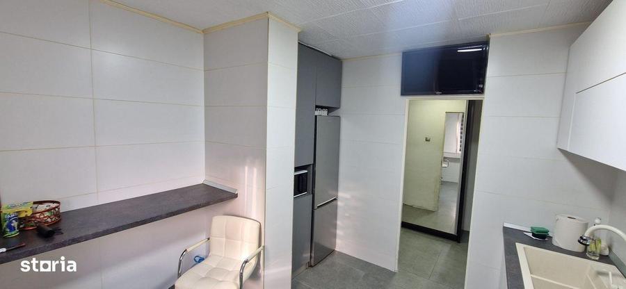 Apartament cu 3 camere decomandat în Valea Oltului