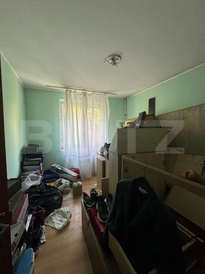 Apartament cu 4 camere nedecomandat în Sebastian