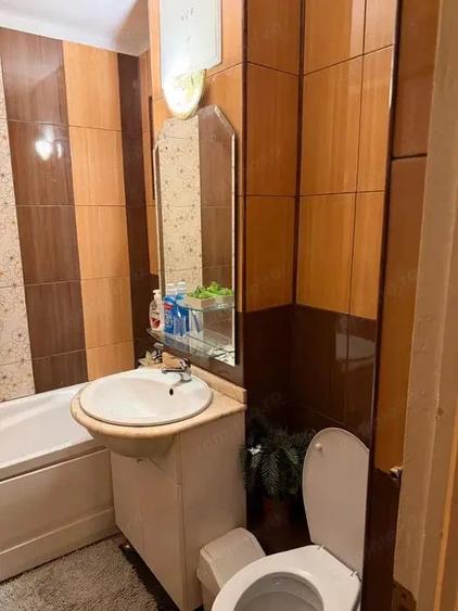Apartament cu 3 camere decomandat în Km 4