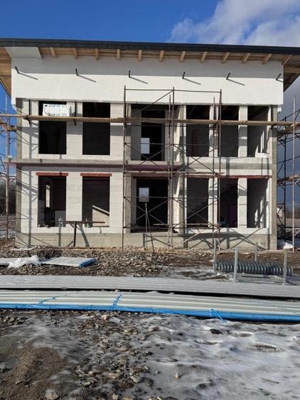 Casă cu 5 camere cu Teren 600 Mp în Marginea
