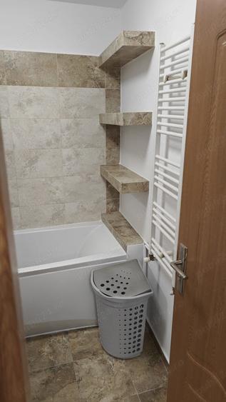 Apartament cu 3 camere decomandat în Lipovei