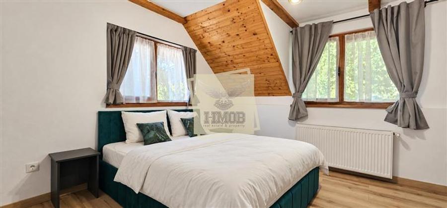 Casă individuală cu 7 camere cu Teren 1000 Mp în Central