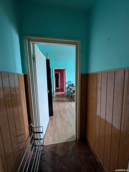 Apartament cu 3 camere semidecomandat în Făgăraș