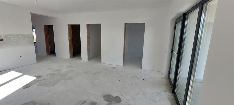 Casă cu 3 camere cu Teren 553 Mp în Sântandrei