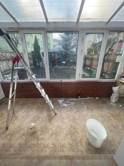 Casă individuală cu 6 camere cu Canalizare în Centrul Istoric
