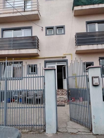 Garsonieră decomandată în Titan