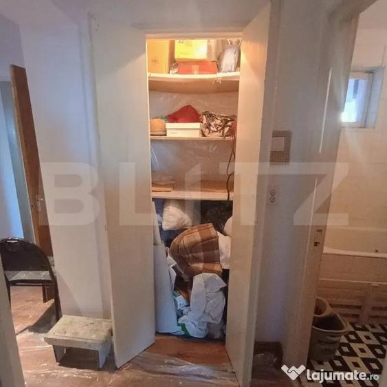 Apartament cu 4 camere decomandat în Central