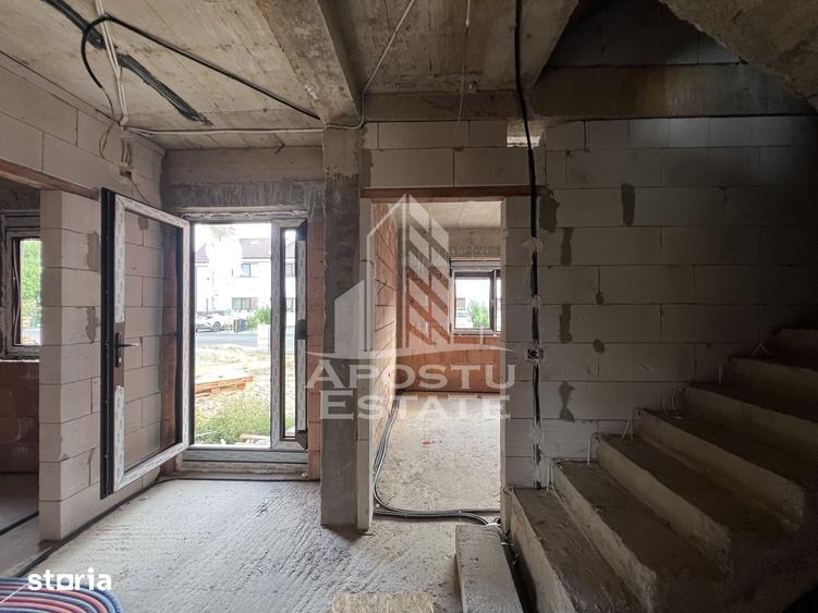 Casă cu 7 camere cu Teren 240 Mp în Central