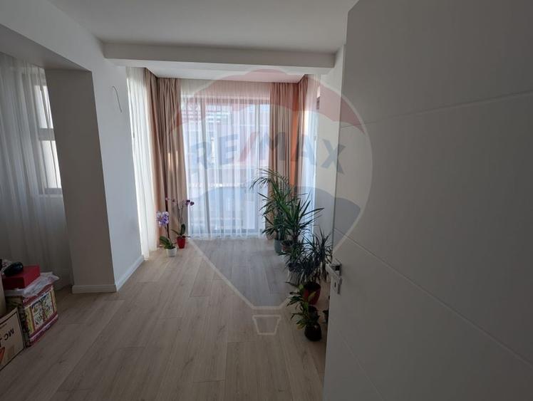 Casă individuală cu 6 camere cu Teren 484 Mp în Central