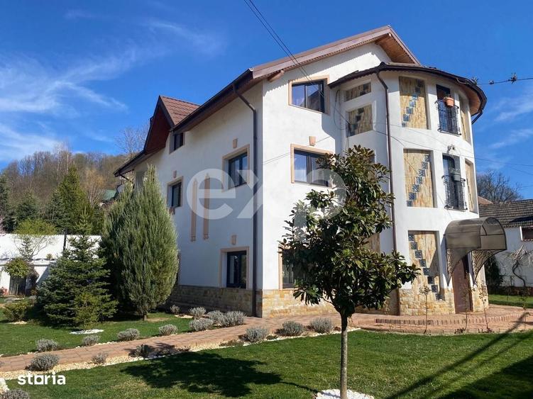 Casă cu 4 camere decomandat în Barcanele