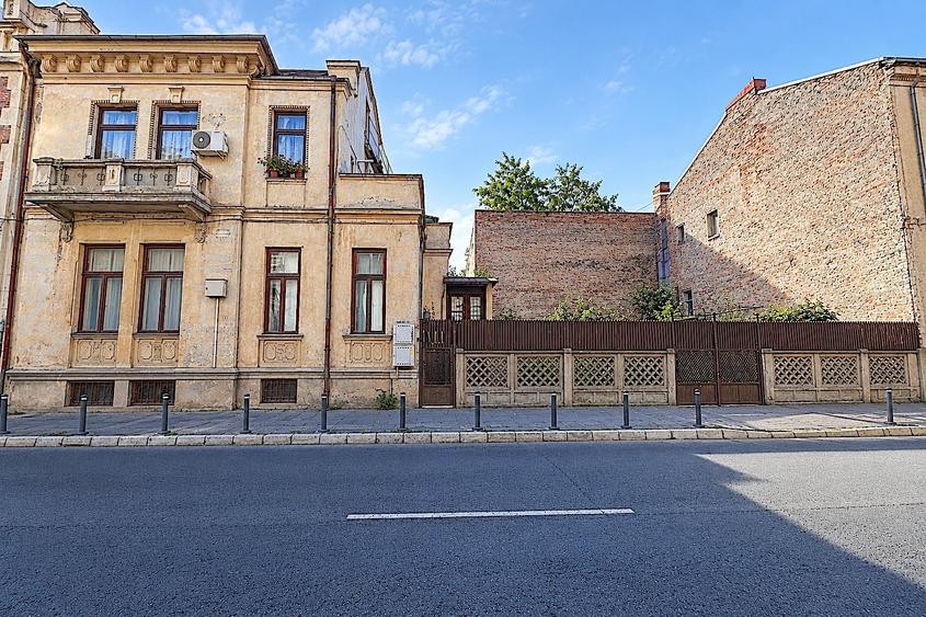 Casă cu 5 camere cu Canalizare în Victoriei