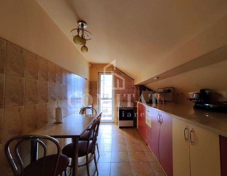 Apartament cu 3 camere decomandat, mobilat în Zorilor