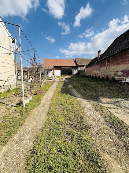 Casă cu 4 camere cu Teren 2000 Mp în Hamba