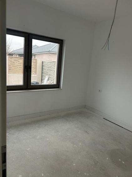 Casă individuală cu 6 camere decomandat cu Canalizare în Girocului
