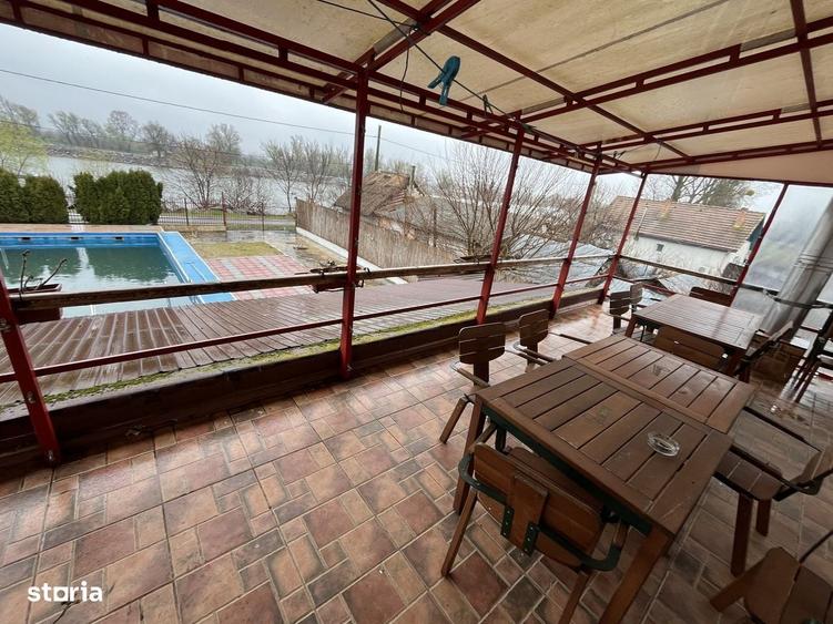 Casă cu 4 camere în Vulturu