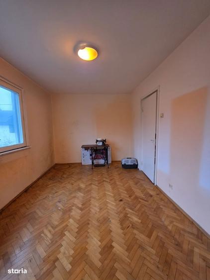 Apartament cu 3 camere semidecomandat în Tătărași