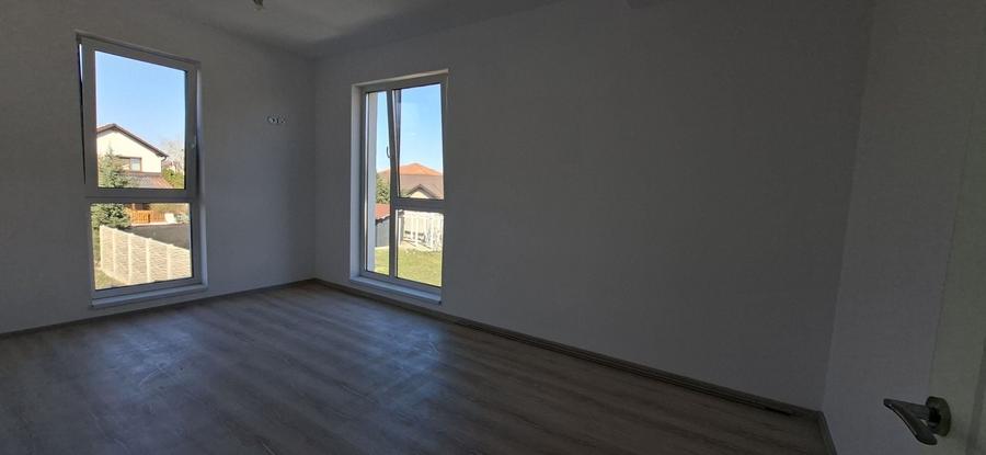 Duplex cu 5 camere cu Canalizare în Dumbrăvița