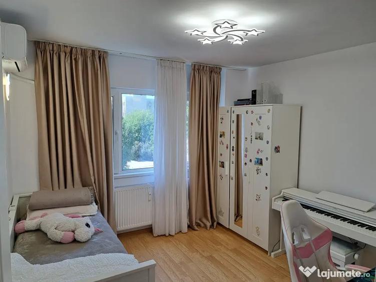 Apartament cu 4 camere decomandat în Central